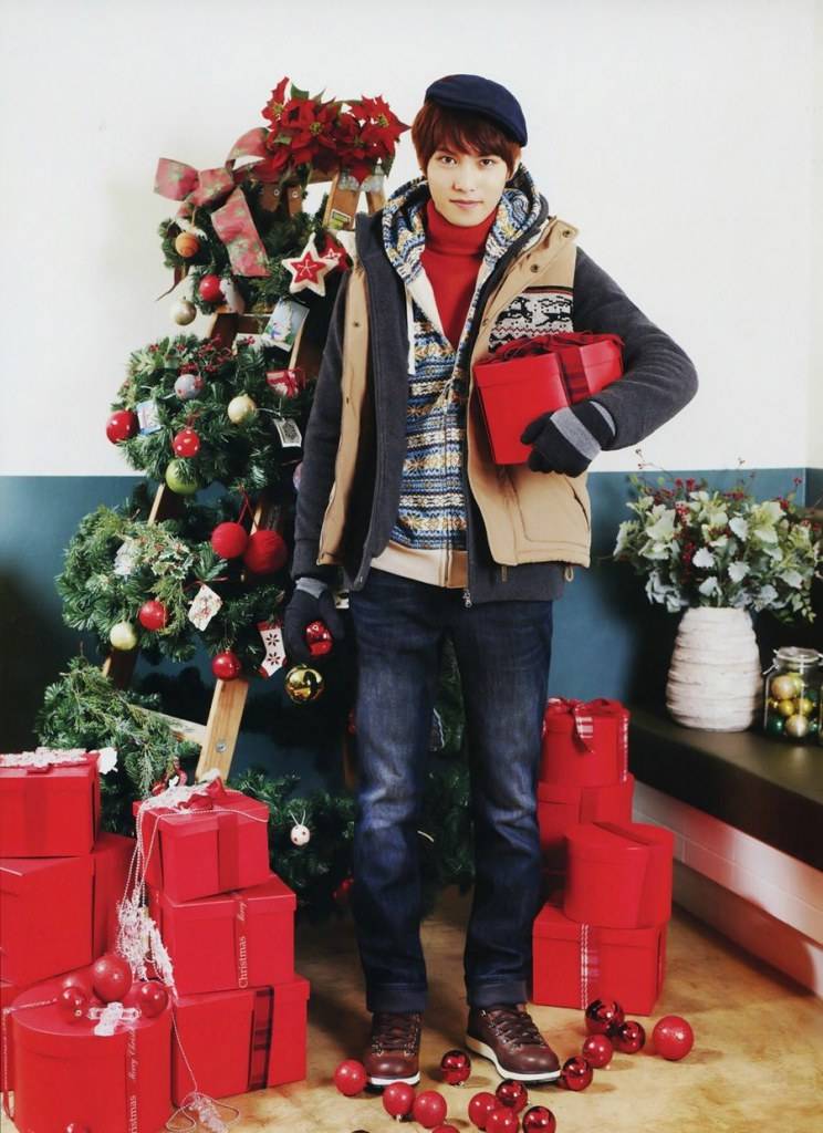 CNBLUE & Moon Chae Won @ Bang Bang Winter 2012