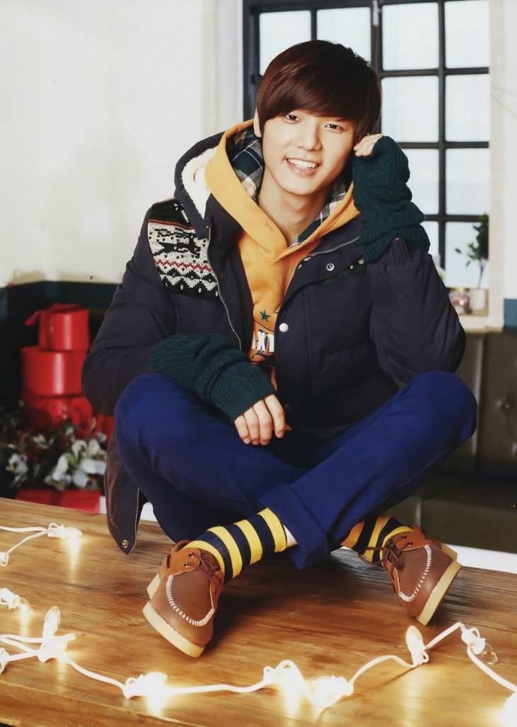 CNBLUE & Moon Chae Won @ Bang Bang Winter 2012