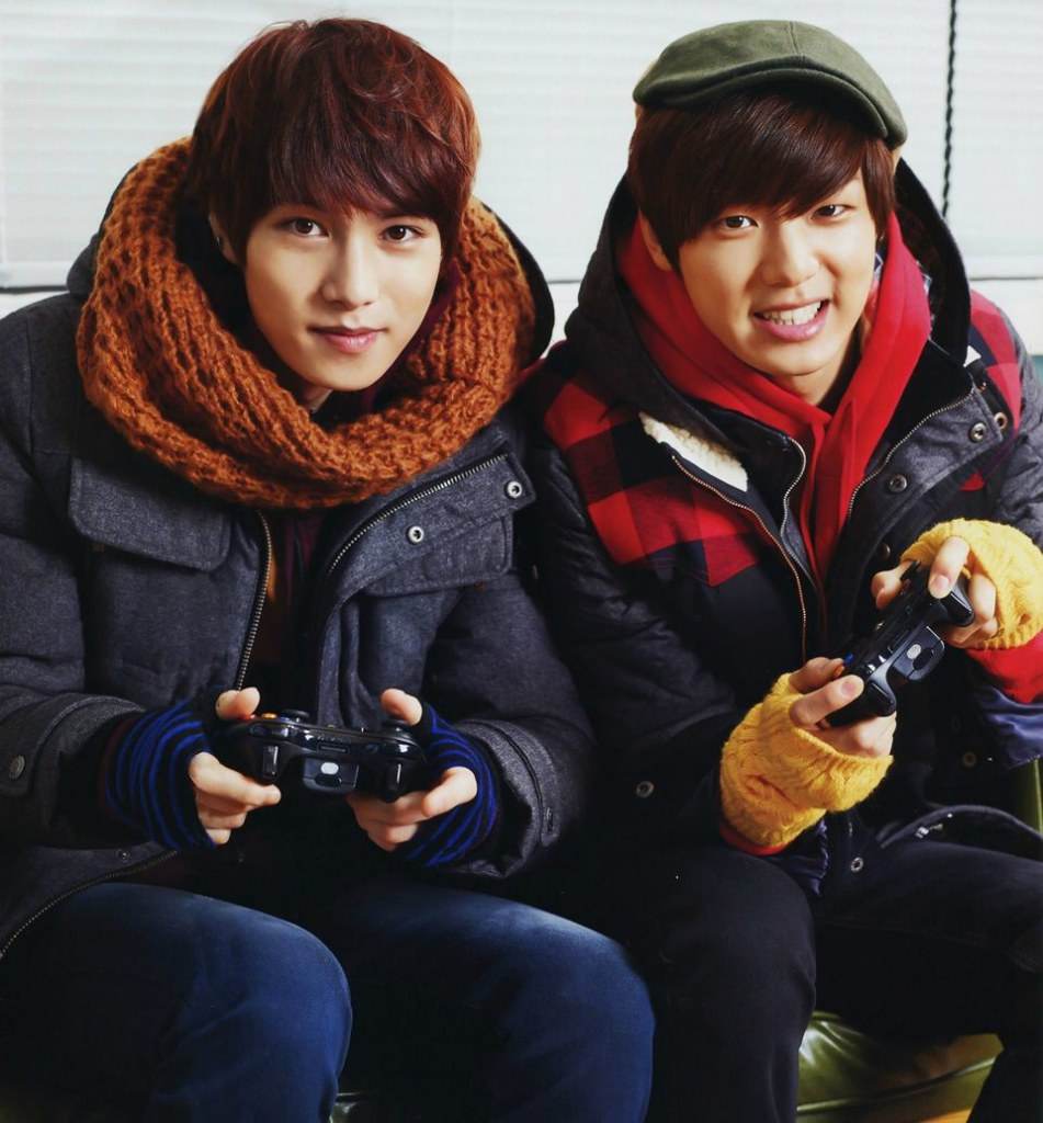 CNBLUE & Moon Chae Won @ Bang Bang Winter 2012