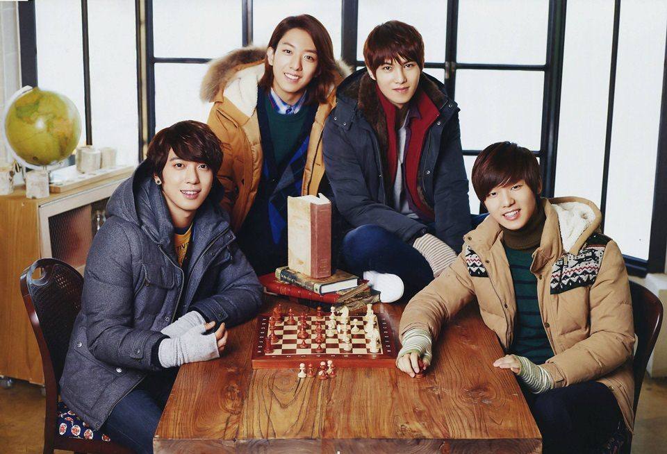 CNBLUE & Moon Chae Won @ Bang Bang Winter 2012