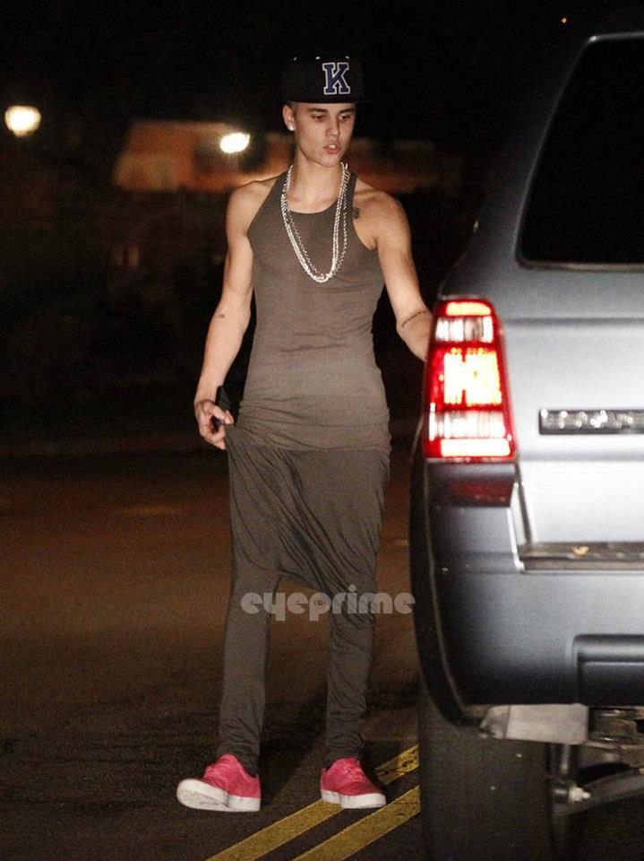 Justin and Selena at Yamato & selena's house =]
