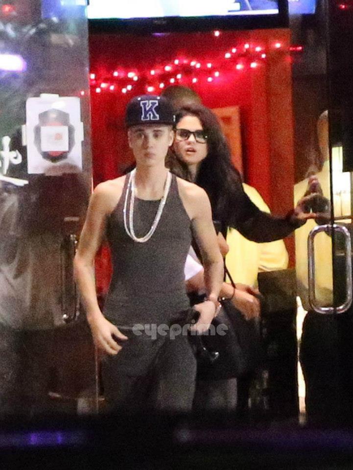 Justin and Selena at Yamato & selena's house =]