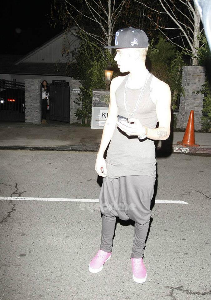 Justin and Selena at Yamato & selena's house =]