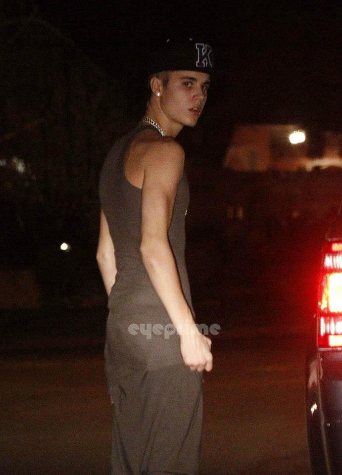Justin and Selena at Yamato & selena's house =]
