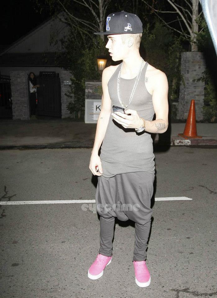Justin and Selena at Yamato & selena's house =]