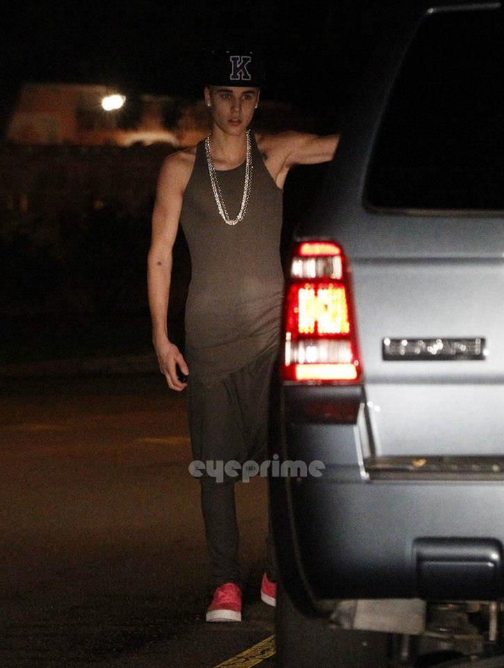 Justin and Selena at Yamato & selena's house =]