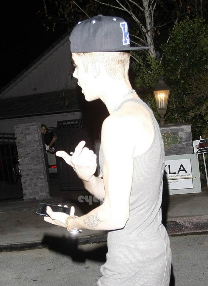 Justin and Selena at Yamato & selena's house =]