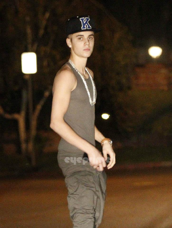 Justin and Selena at Yamato & selena's house =]