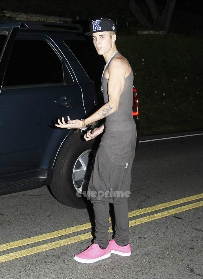 Justin and Selena at Yamato & selena's house =]
