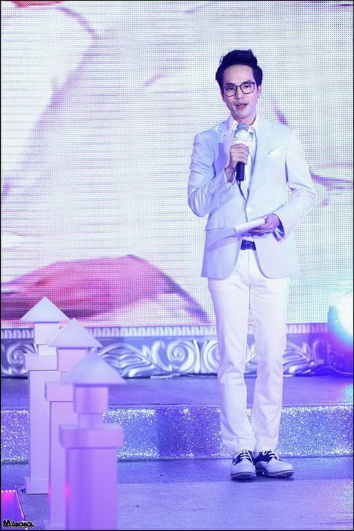 อั้ม พลอย บี คริส มาร์กี้ คิมเบอร์ลี่ วุ้นเส้น รถเมล์ @ The Magic of beautiful skin winter