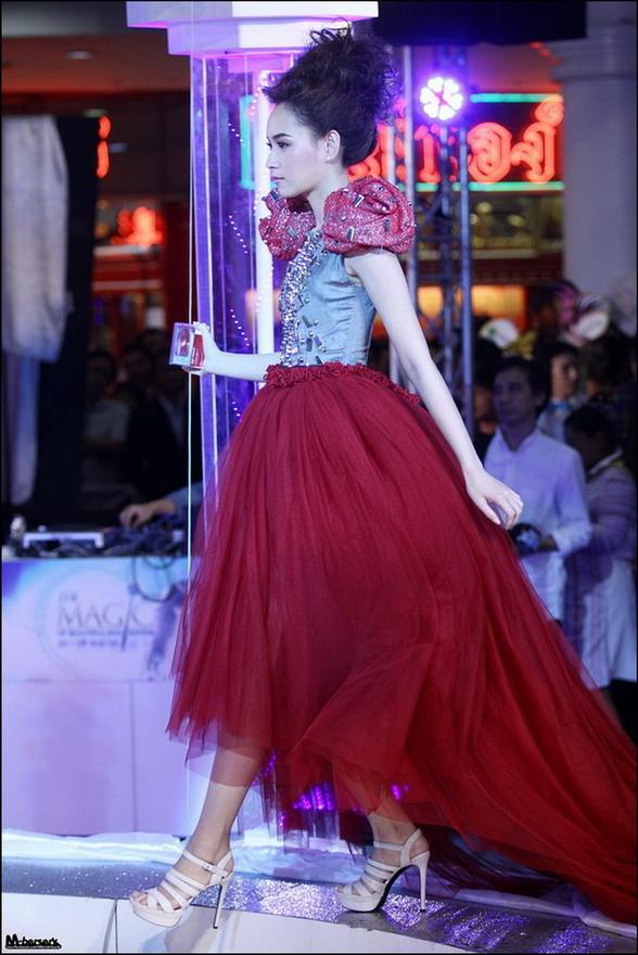 อั้ม พลอย บี คริส มาร์กี้ คิมเบอร์ลี่ วุ้นเส้น รถเมล์ @ The Magic of beautiful skin winter