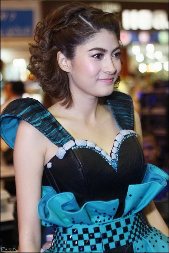 อั้ม พลอย บี คริส มาร์กี้ คิมเบอร์ลี่ วุ้นเส้น รถเมล์ @ The Magic of beautiful skin winter