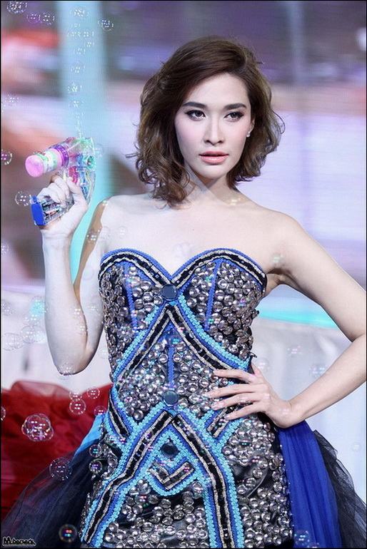 อั้ม พลอย บี คริส มาร์กี้ คิมเบอร์ลี่ วุ้นเส้น รถเมล์ @ The Magic of beautiful skin winter