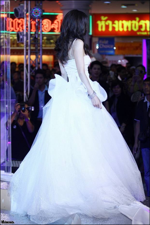 อั้ม พลอย บี คริส มาร์กี้ คิมเบอร์ลี่ วุ้นเส้น รถเมล์ @ The Magic of beautiful skin winter