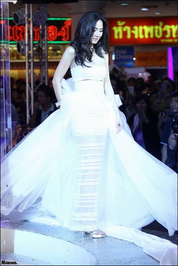 อั้ม พลอย บี คริส มาร์กี้ คิมเบอร์ลี่ วุ้นเส้น รถเมล์ @ The Magic of beautiful skin winter