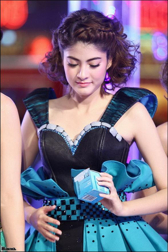 อั้ม พลอย บี คริส มาร์กี้ คิมเบอร์ลี่ วุ้นเส้น รถเมล์ @ The Magic of beautiful skin winter