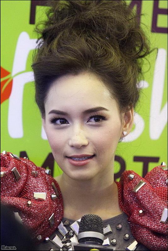 อั้ม พลอย บี คริส มาร์กี้ คิมเบอร์ลี่ วุ้นเส้น รถเมล์ @ The Magic of beautiful skin winter