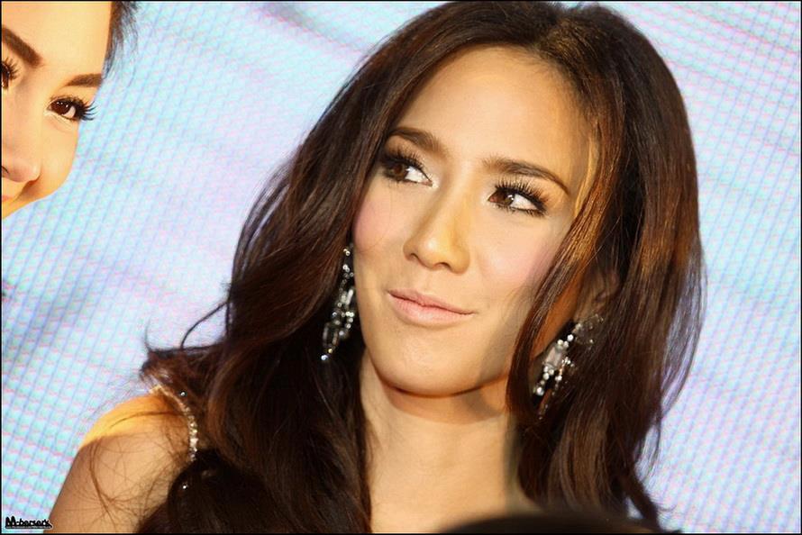 เลอเลิศ  @"The Magic of Beautiful Skin Winter 2012