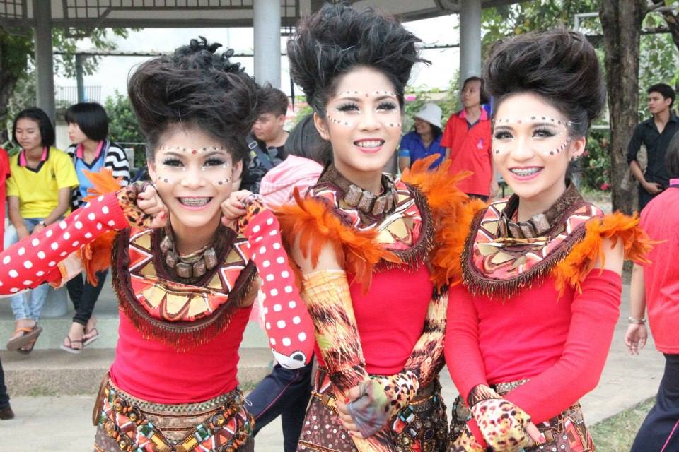 ลีดสีแดง ร.ร.นารีนุกูล อุบลฯ กีฬาสี 2555