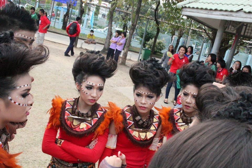 ลีดสีแดง ร.ร.นารีนุกูล อุบลฯ กีฬาสี 2555