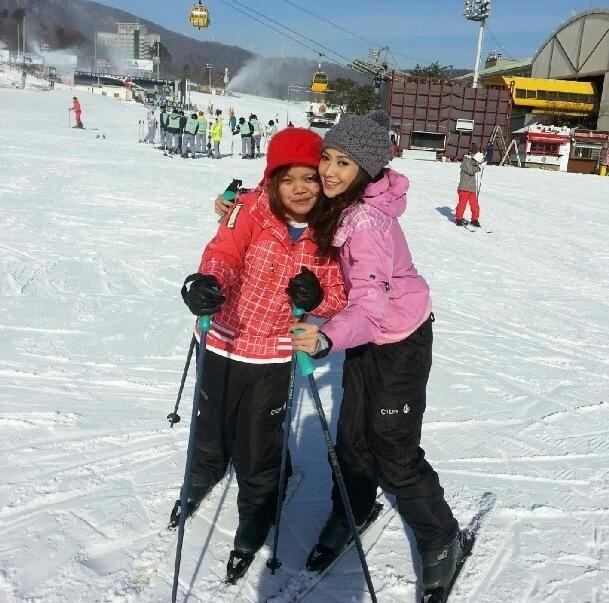 ยุ้ย จีรนันท์พักผ่อนเกาหลีกับหวานใจ และกลุ่มเพื่อนนับ10น่ารักอ่ะ