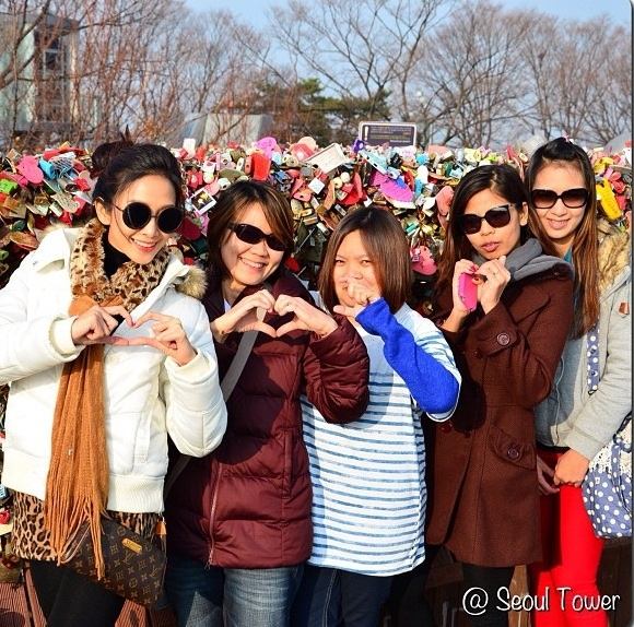 ยุ้ย จีรนันท์พักผ่อนเกาหลีกับหวานใจ และกลุ่มเพื่อนนับ10น่ารักอ่ะ