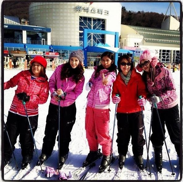 ยุ้ย จีรนันท์พักผ่อนเกาหลีกับหวานใจ และกลุ่มเพื่อนนับ10น่ารักอ่ะ