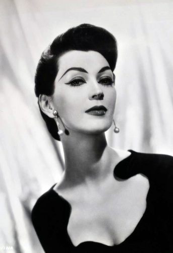 Dovima !! นางแบบโมเดลสุดเริดเเห่งยุค 50s