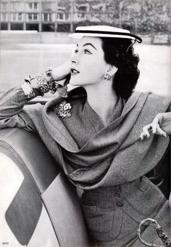 Dovima !! นางแบบโมเดลสุดเริดเเห่งยุค 50s