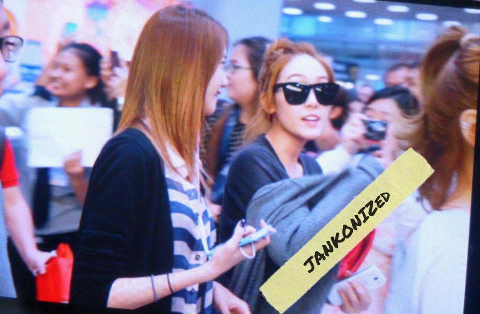 snsd มาแล้ว @ ที่สนามบินสุวรรณภูมิ  แต่งตัวเริ่ดมาก สมกับ เป็น I dol asian