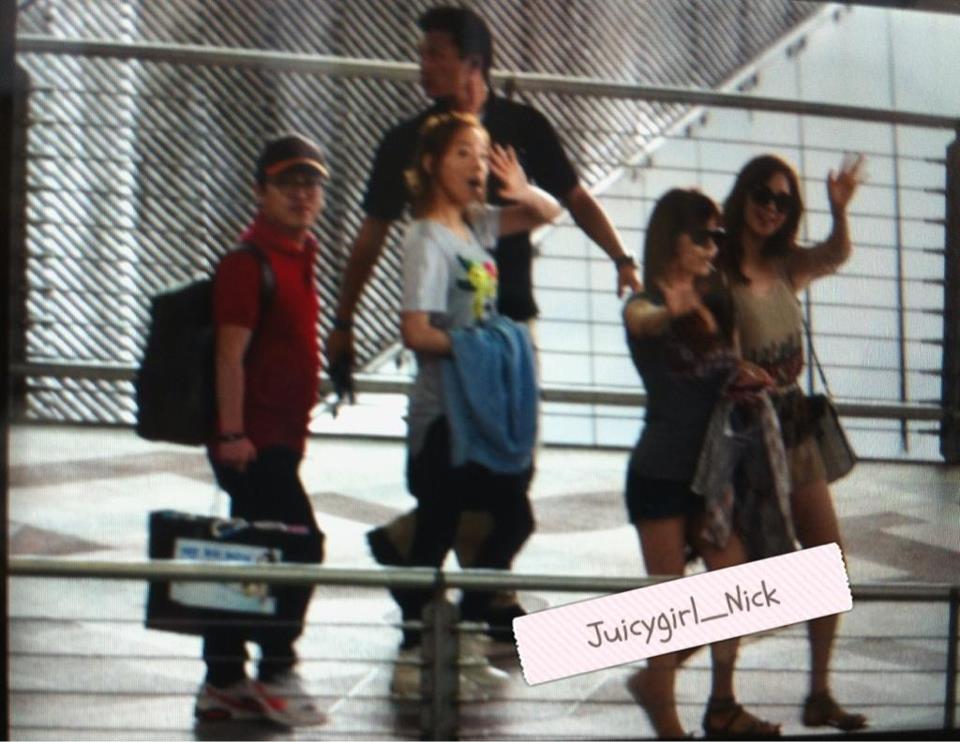 snsd มาแล้ว @ ที่สนามบินสุวรรณภูมิ  แต่งตัวเริ่ดมาก สมกับ เป็น I dol asian