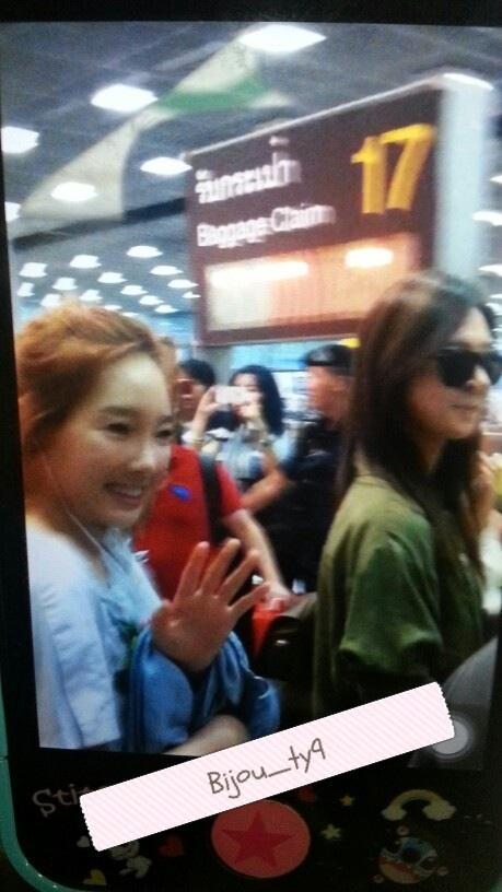 snsd มาแล้ว @ ที่สนามบินสุวรรณภูมิ  แต่งตัวเริ่ดมาก สมกับ เป็น I dol asian