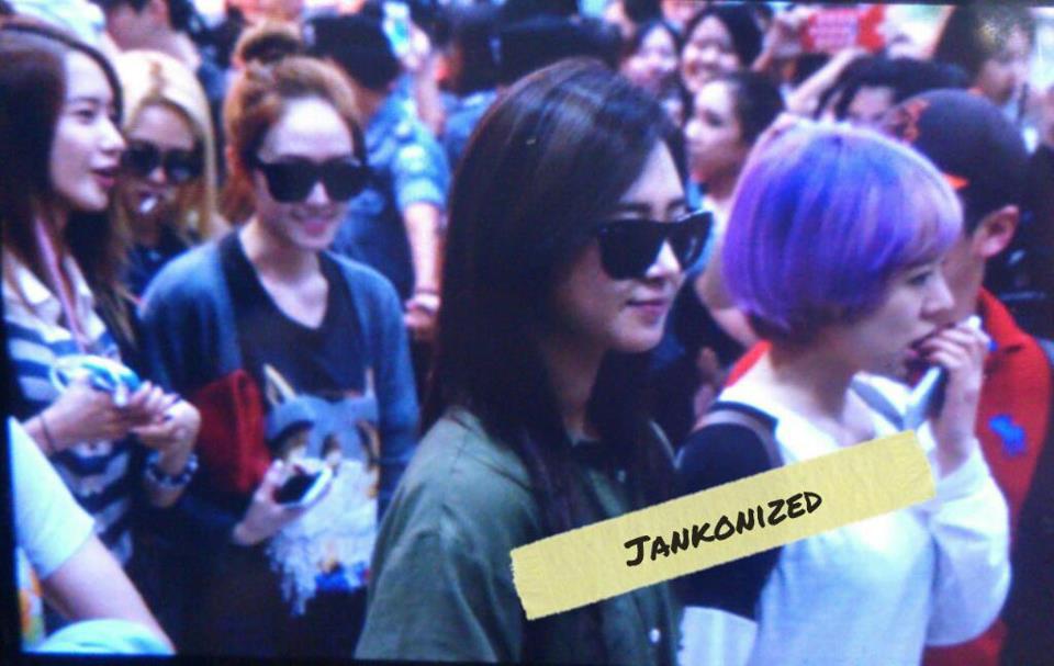 snsd มาแล้ว @ ที่สนามบินสุวรรณภูมิ  แต่งตัวเริ่ดมาก สมกับ เป็น I dol asian