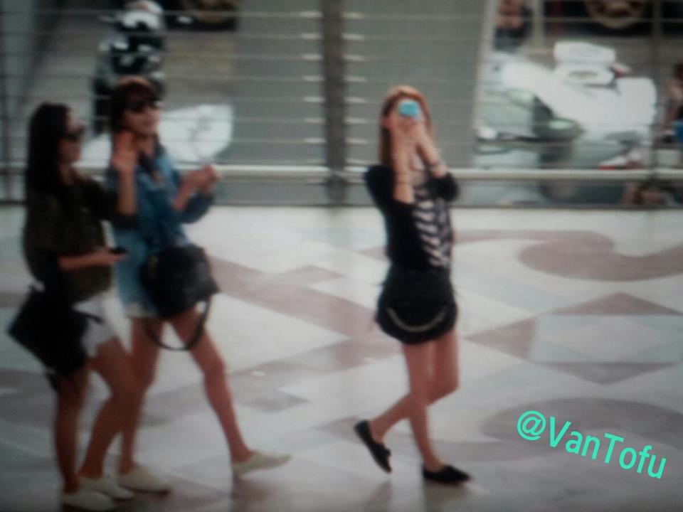 snsd มาแล้ว @ ที่สนามบินสุวรรณภูมิ  แต่งตัวเริ่ดมาก สมกับ เป็น I dol asian