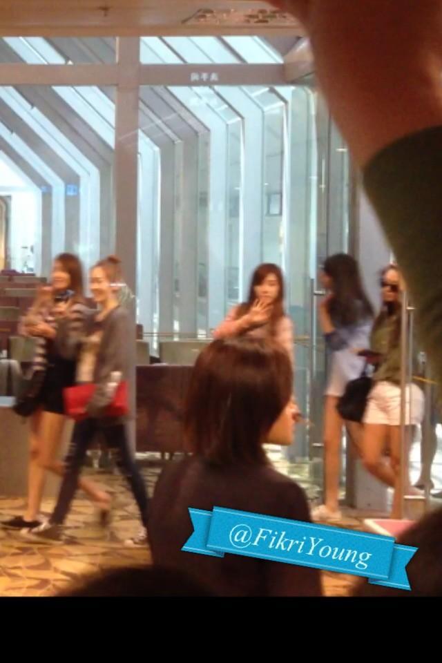 snsd มาแล้ว @ ที่สนามบินสุวรรณภูมิ  แต่งตัวเริ่ดมาก สมกับ เป็น I dol asian