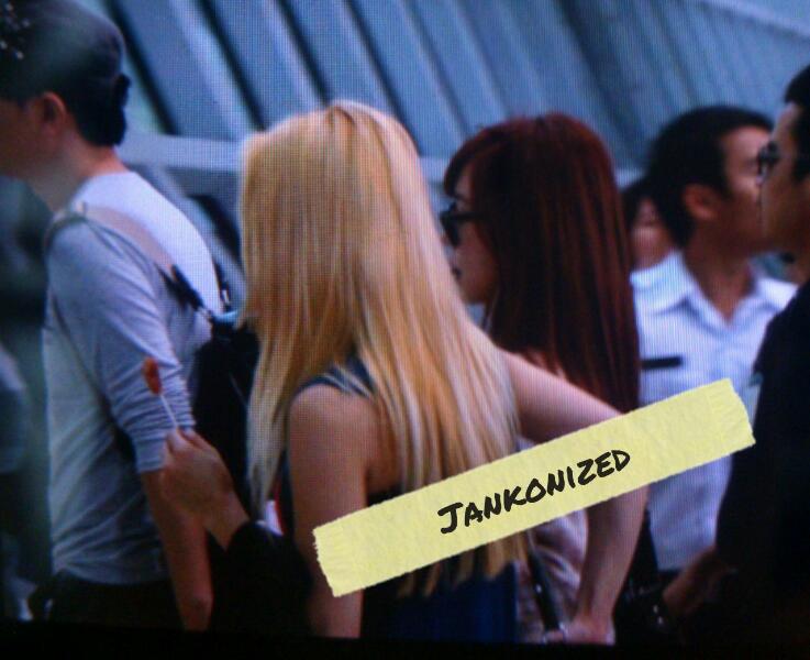 snsd มาแล้ว @ ที่สนามบินสุวรรณภูมิ  แต่งตัวเริ่ดมาก สมกับ เป็น I dol asian
