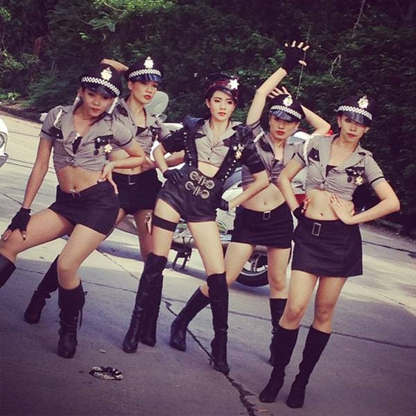 ใบเตย อาร์สยาม  ในเอ็มวี  เช็ดแล้วทิ้ง    ถ่ายที่ ABAC ยกเชต มีรูปไข่ด้วย wow