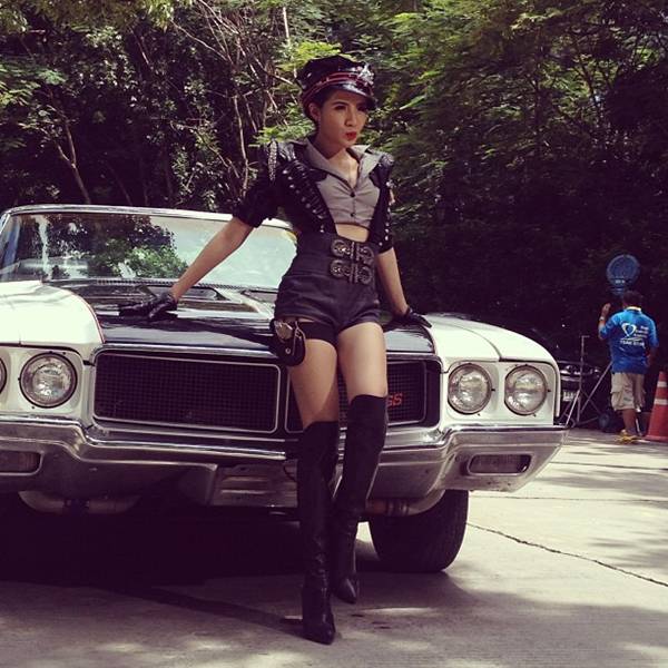 ใบเตย อาร์สยาม  ในเอ็มวี  เช็ดแล้วทิ้ง    ถ่ายที่ ABAC ยกเชต มีรูปไข่ด้วย wow