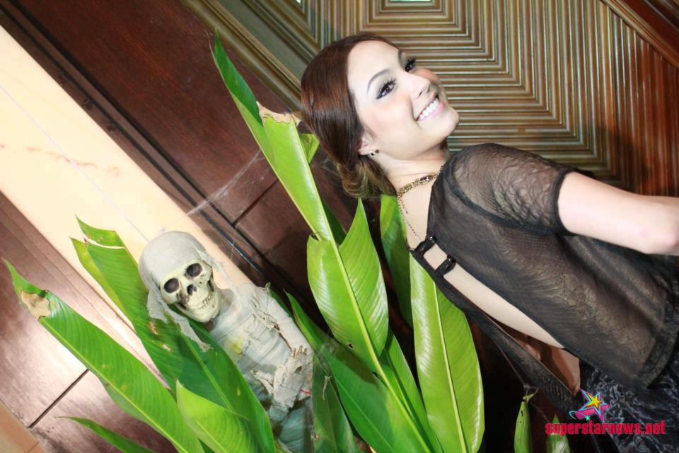 "ขวัญ อุษามณี" สวย เซ็กซี่ในชุดสีดำ