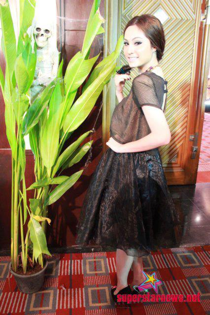 "ขวัญ อุษามณี" สวย เซ็กซี่ในชุดสีดำ