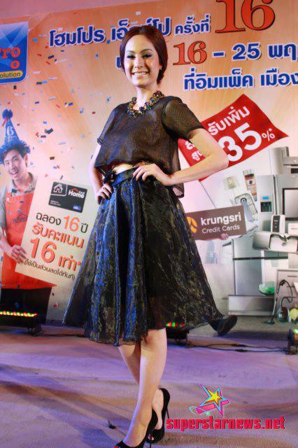 "ขวัญ อุษามณี" สวย เซ็กซี่ในชุดสีดำ