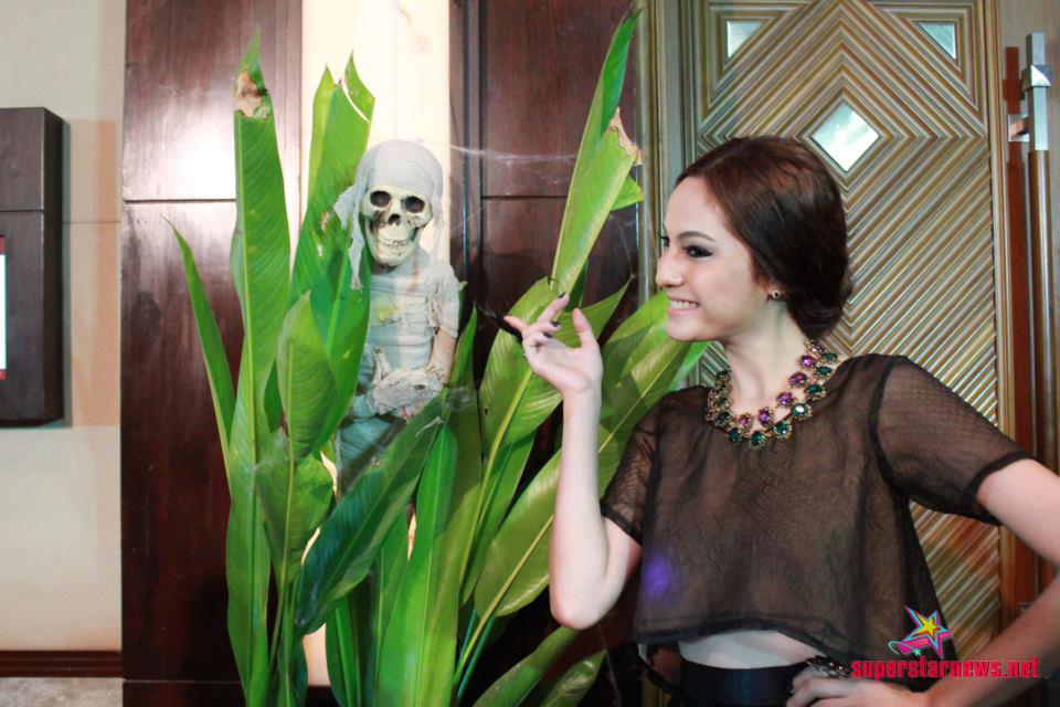 "ขวัญ อุษามณี" สวย เซ็กซี่ในชุดสีดำ