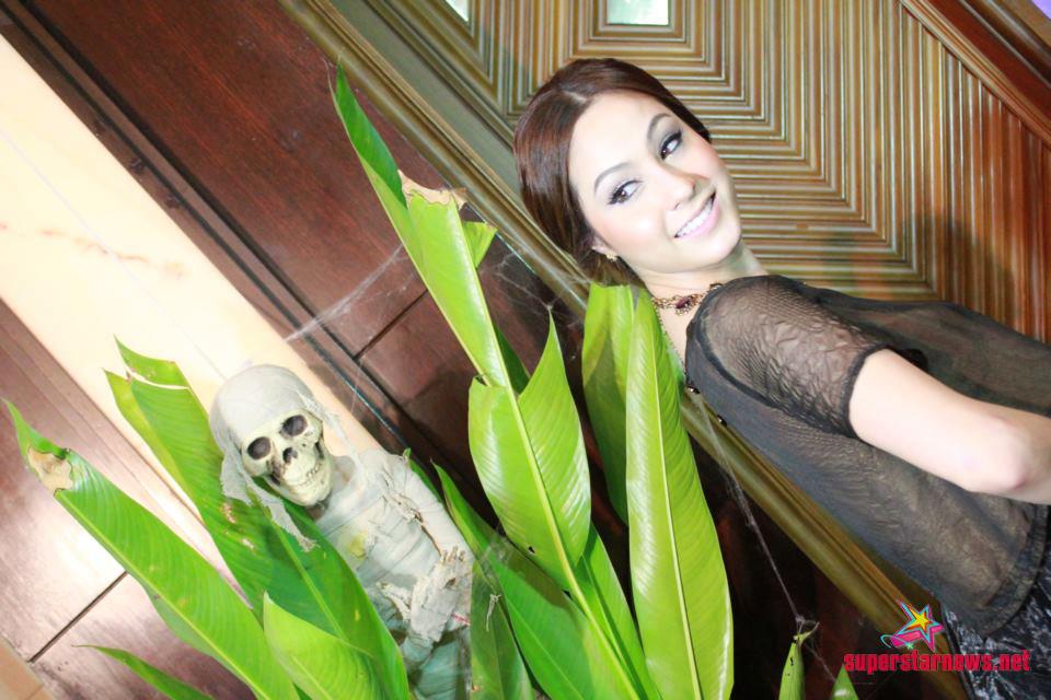 "ขวัญ อุษามณี" สวย เซ็กซี่ในชุดสีดำ