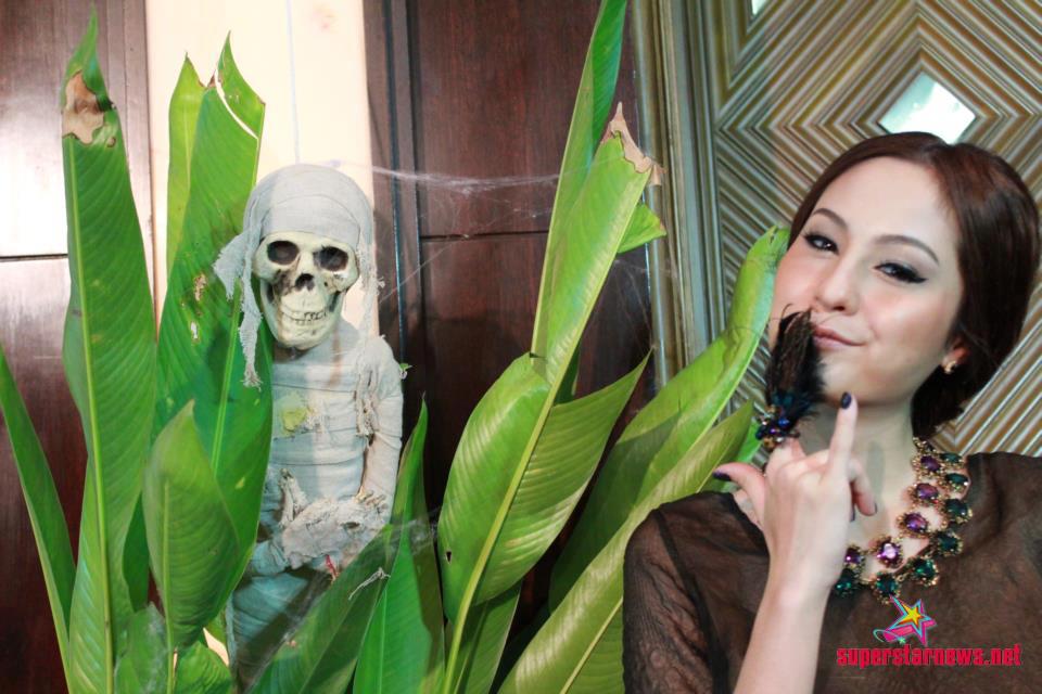 "ขวัญ อุษามณี" สวย เซ็กซี่ในชุดสีดำ