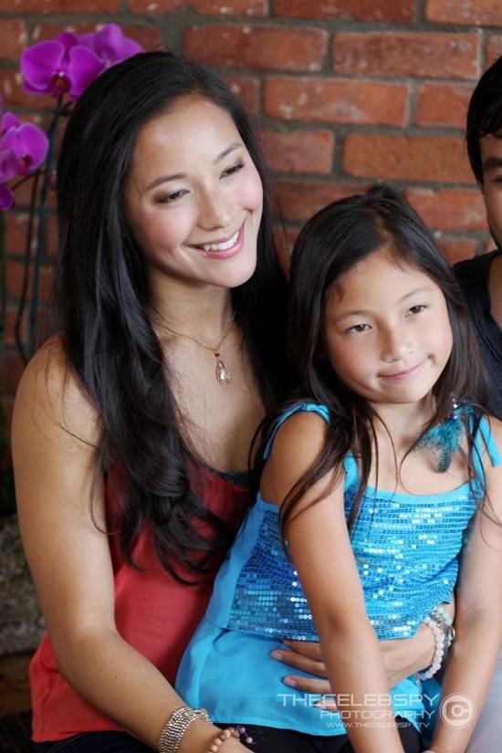 "ไบรโอนี่" อดีตนักร้องชื่อดัง ตื่นเต้นตั้งท้องลูกคนที่สองได้ 4 เดือน