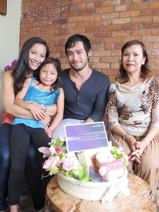 "ไบรโอนี่" อดีตนักร้องชื่อดัง ตื่นเต้นตั้งท้องลูกคนที่สองได้ 4 เดือน