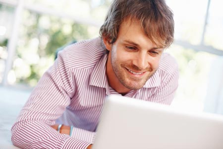 ผลสำรวจชี้ ผู้ชาย ใส่ เชิ้ตสีชมพูไปทำงาน ดูน่าดึงดูดมากที่สุด