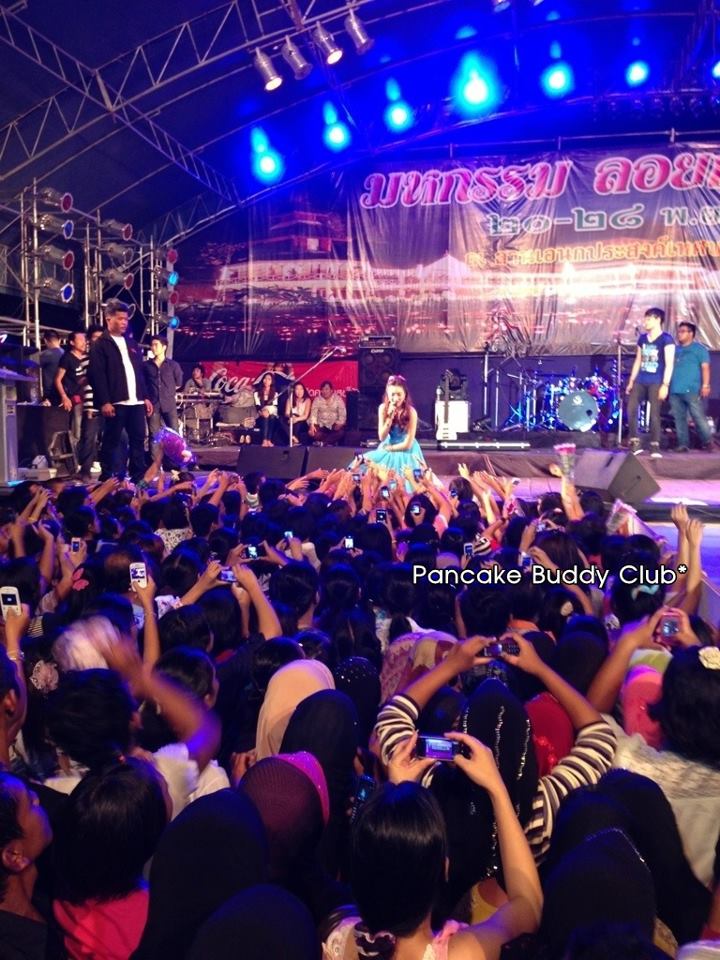 แพนเค้ก ในงาน ลอยกระทง จ.ระนอง - 24/11/12