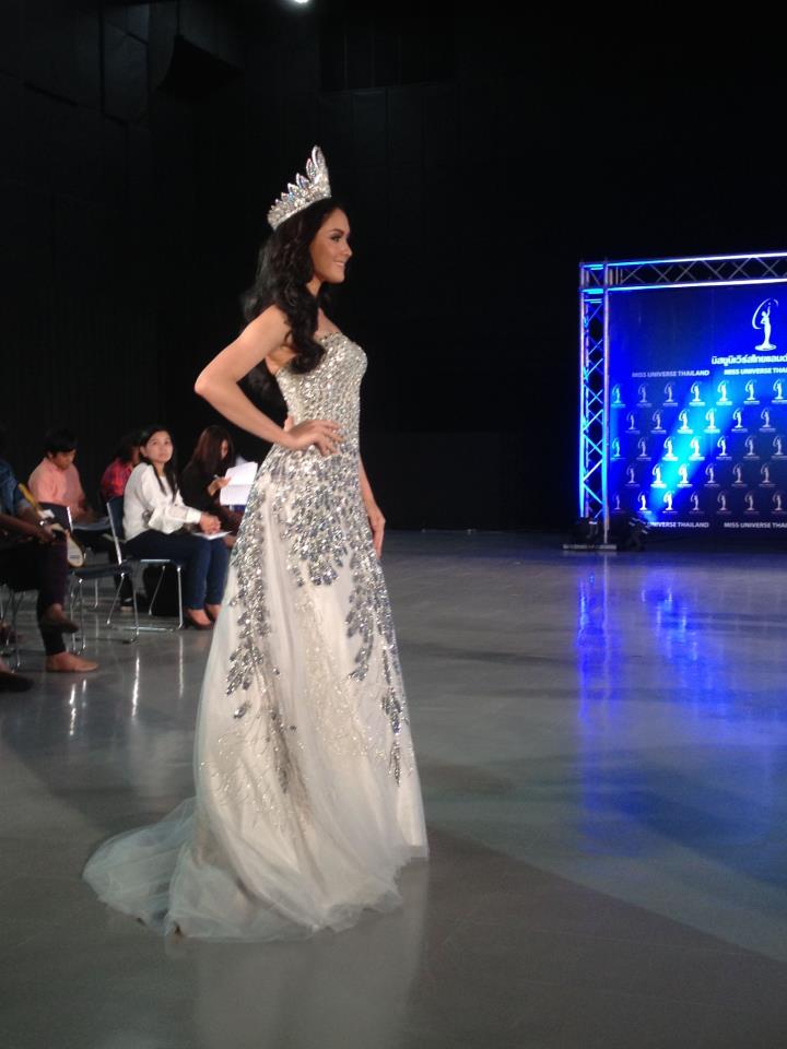 เริ่มแล้วค่ะ ริด้าโชว์ชุดราตรีหลัก ขอบคุณ Cr.t-pageant ค่ะ