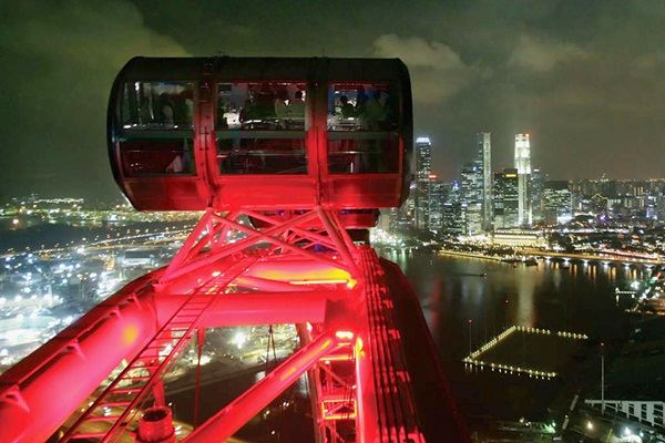 Singapore Flyer ชิงช้าสวรรค์ที่ใหญ่ที่สุดในโลก ในขณะนี้